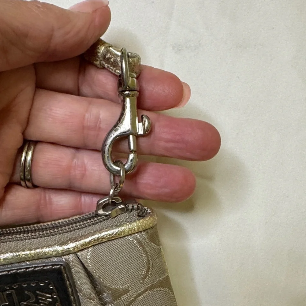 Coach‎ Poppy Signature Silver Wristlet | Glitter Patch Mini